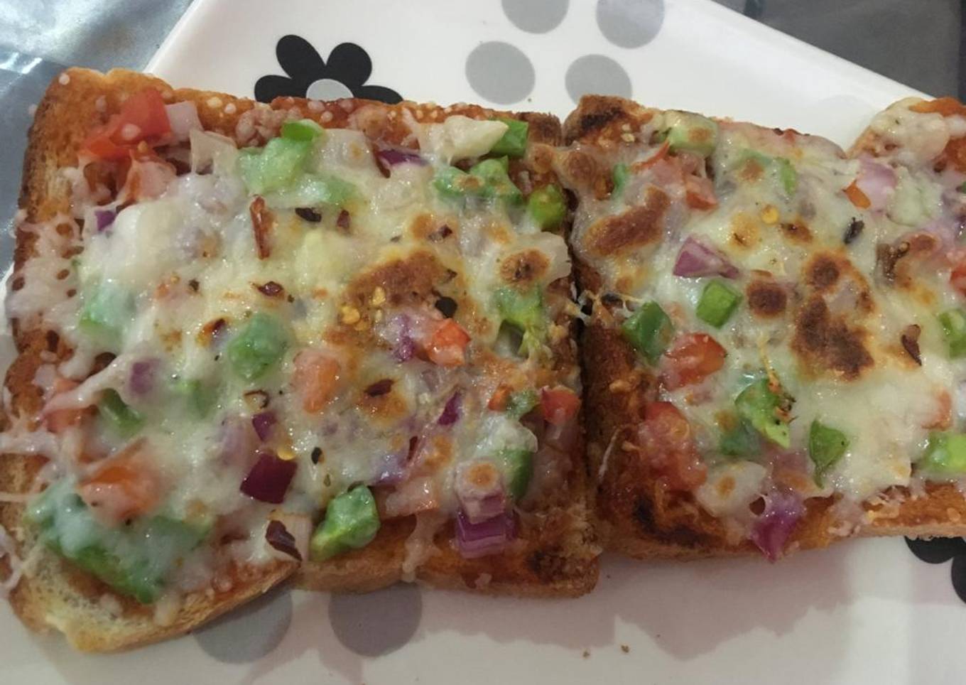 Grilled bread pizza