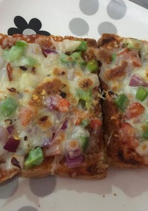 A picture of Grilled bread pizza.
