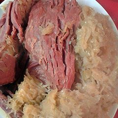 A picture of cornbeef brisket in sauerkraut.