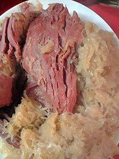 A picture of cornbeef brisket in sauerkraut.