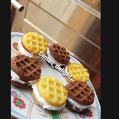 A picture of Waffles biscuit.