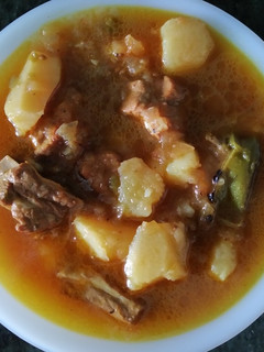 Una foto de Costillas con patatas