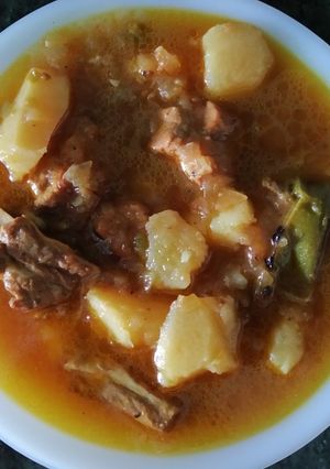Una foto de Costillas con patatas