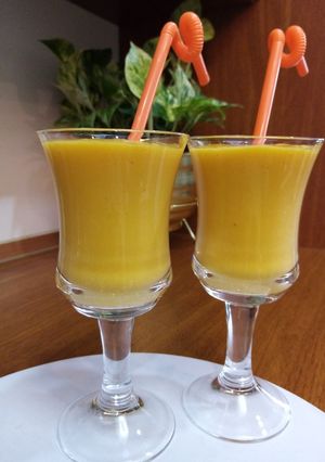 عکسی از دستور میک شیک شیر موز انبه