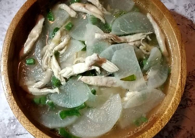 Resep Sop Lobak Ayam yang Bisa Manjain Lidah