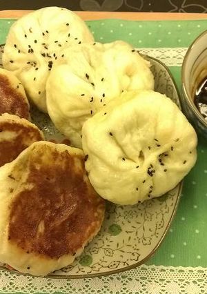 高麗菜肉煎包 的食譜成品照片