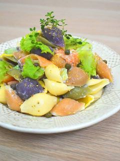 燻鮭魚貝殼麵沙拉 的食譜成品照片