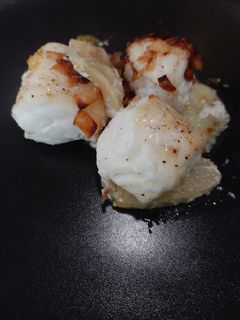 Una foto de Rape al horno con patatas