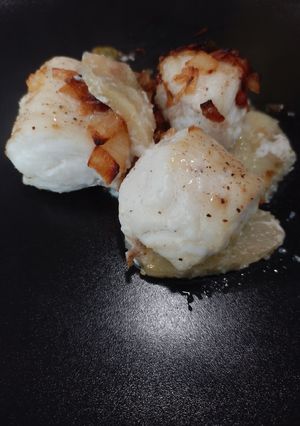 Una foto de Rape al horno con patatas