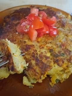 Una foto de Tortilla de papa & zanahoria 🥔🥕