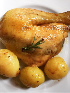 Una foto de Pollo al horno con patatas