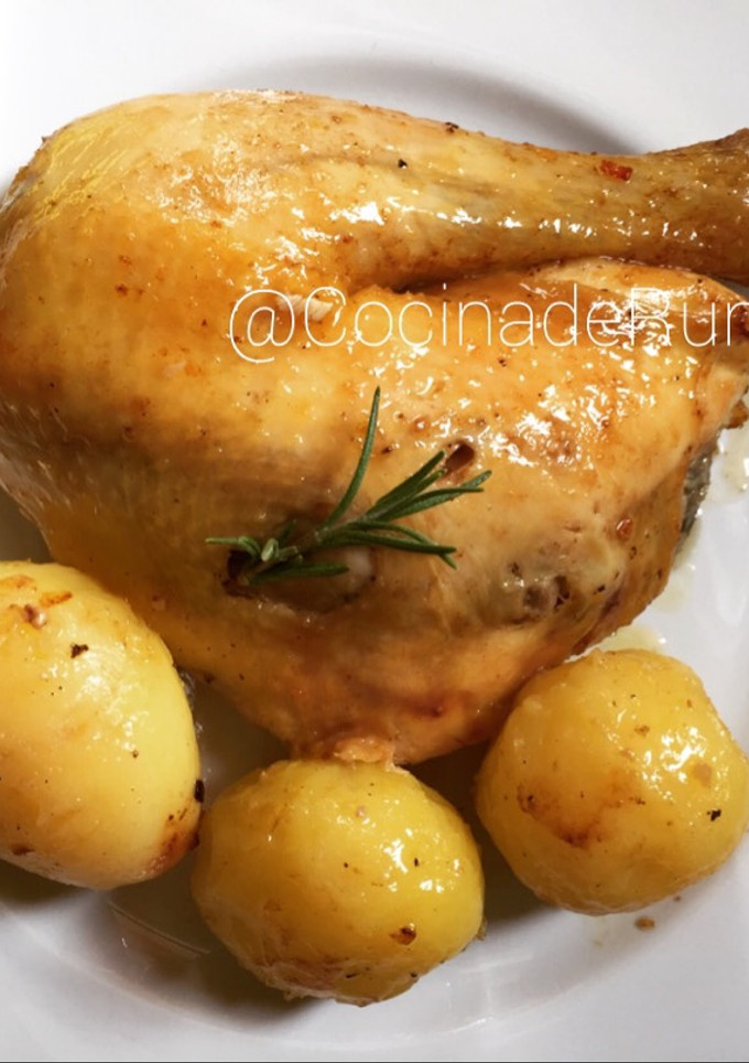 Una foto de Pollo al horno con patatas