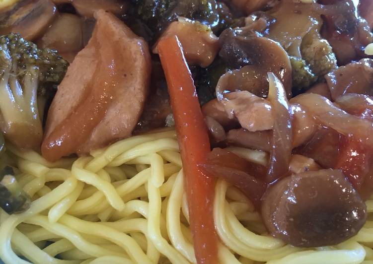 تشاينيز ستير فراي نوديلز
Chinese stir fry noodles
