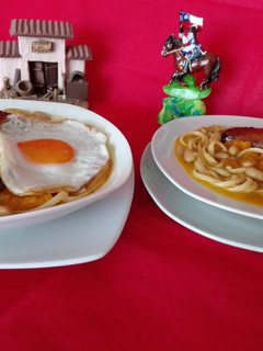 Una foto de Porotos con riendas y estilo pancho villa