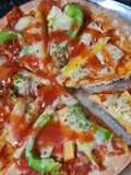 કેરોટ કેપ્સીકમ પીઝા (Carrot Capsicum Pizza Recipe In Gujarati)