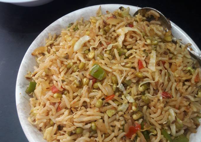 Step-by-Step Guide to Prepare Quick Fried rice with sprouts