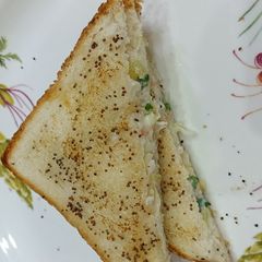 A picture of Bread vegetable Sandwich for kids.