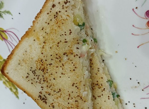 A picture of Bread vegetable Sandwich for kids.
