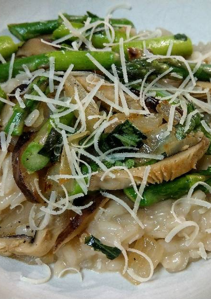 A picture of Shiitake and Asparagus Risotto.