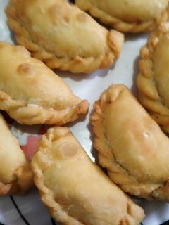 गुजिया /करंजी (Gujiya karanji recipe in hindi) रेसिपी मुख्य फोटो