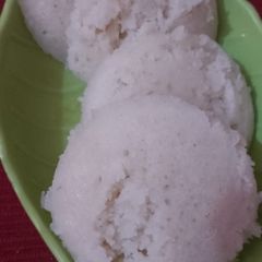 A picture of Suji ki idli.