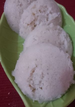 A picture of Suji ki idli.
