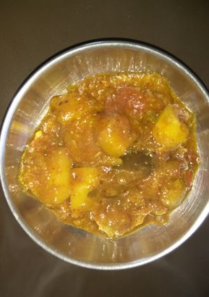 A picture of Gujju (baigan Aloo tomatoes sabji).