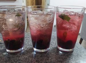 Una foto de Mojitos berries con o sin alcohol
