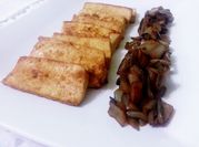 Una foto di tofu insalata