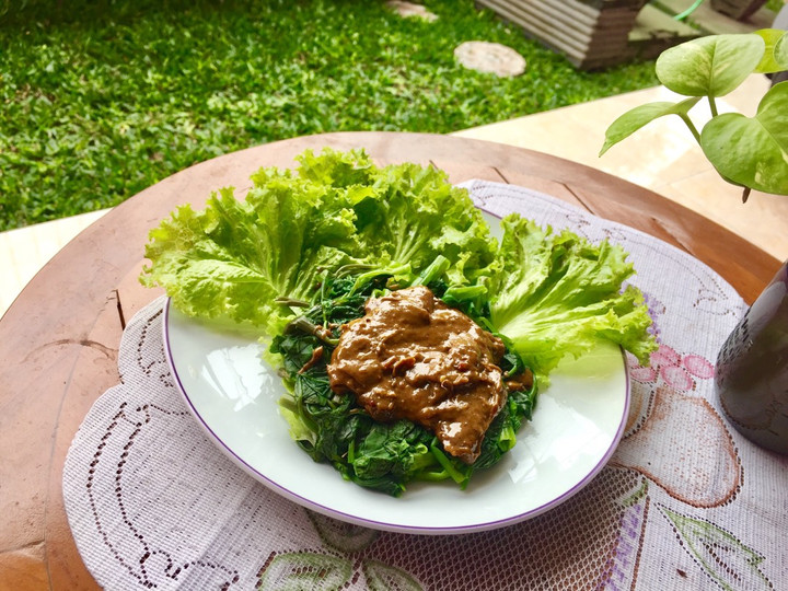 Cara Bikin Rujak Kangkung daun selada Bunda Pasti Bisa