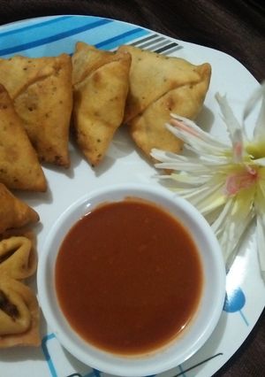આલુ સમોસા (aalu samosa recipe in gujarati) રેસીપી મુખ્ય ફોટો