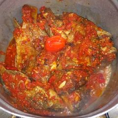 A picture of Fish with souce.