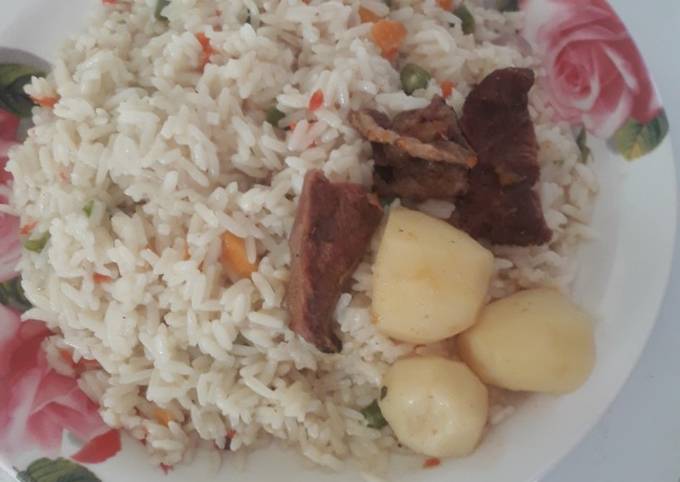 Recipe of Award-winning Coconut rice with sauced irish potatoes