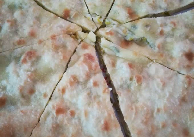 Давонджын - осетинский пирог с черемшой и сыром