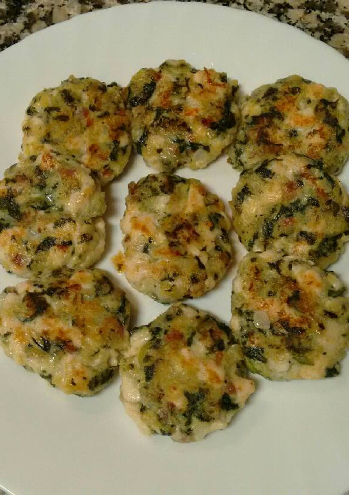 Una foto de Mini hamburguesas de pechuga de pollo, espinacas, jamón y queso