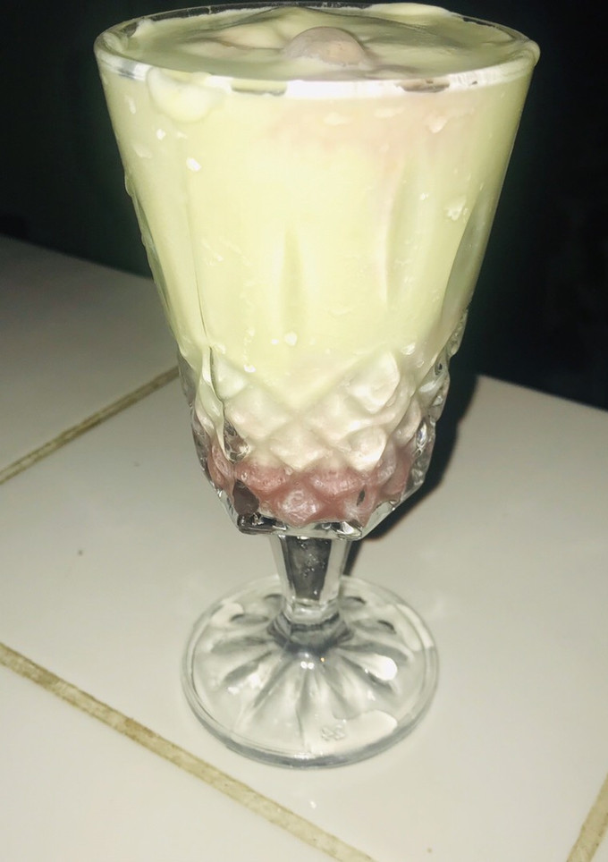 Una foto de Ice cream vainilla grape