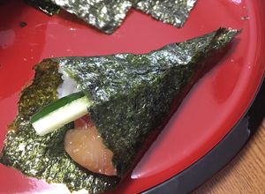Una foto de Temaki-sushi estilo en la fiesta con mis amigas（手巻き寿司）