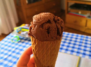 Foto principal de Helado de chocolate con heladera