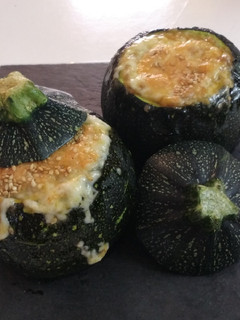 Una foto de Calabacines rellenos vegetarianos