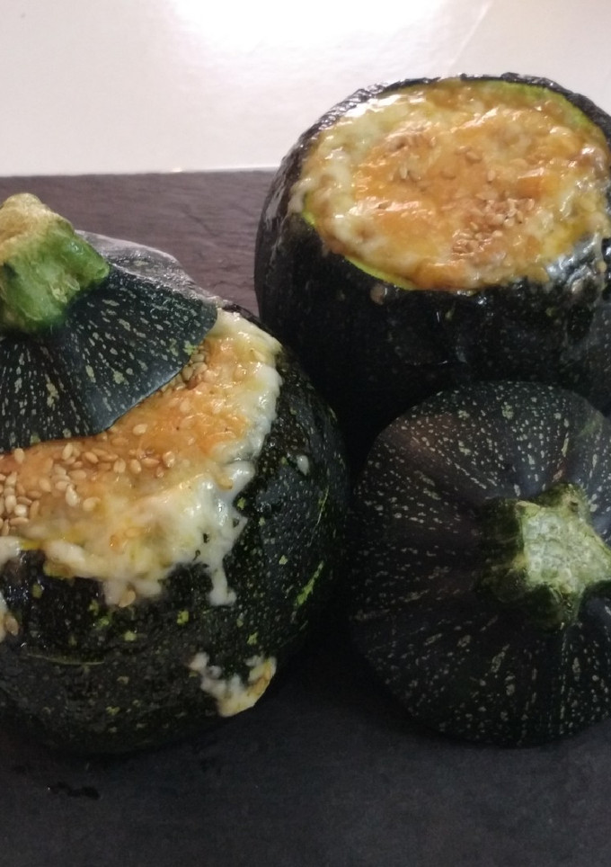Una foto de Calabacines rellenos vegetarianos