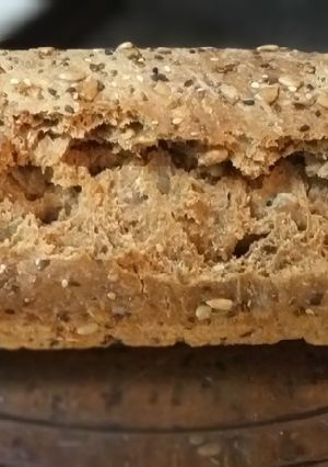 Una foto de Pan integral con semillas (sin materia grasa) Fácil y económico!