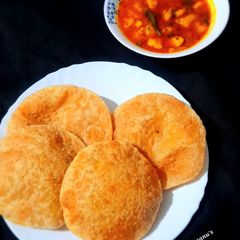 A picture of Urad Dal Bedmi Puri.