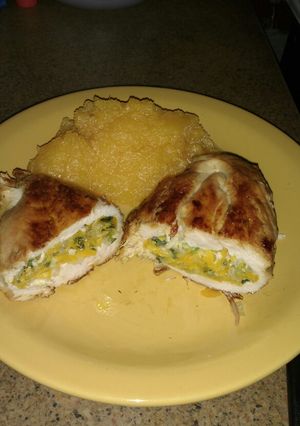 Una foto de Pechuga de pollo rellenas con verduras y muzzarella