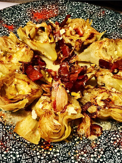 Una foto de Alcachofas cocinadas en diferentes texturas