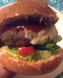Hamburguesas caseras con pan rústico