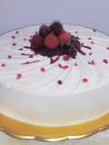 Pastel de tres leches con queso crema y frutos rojos. 🍓 🍰