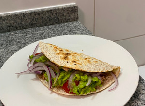 Una foto de Taco con relleno de atún 🌮