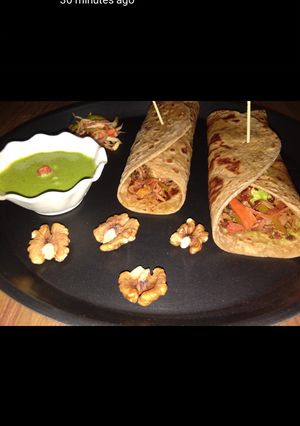 अक्रोड वेजेटेबल रोल्स (Akrod vegetable Rolls recipe in marathi) रेसिपी चे मुख्य फोटो 