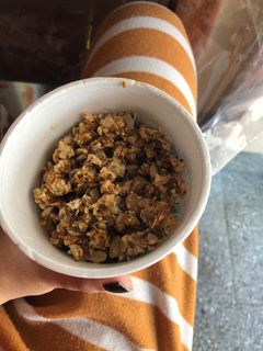 Una foto de Granola fácil, sana y rápida de hacer