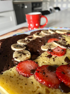 Foto di Pancake GIGANTE con Fragole, Banana e Cioccolato 🍓🍫🍌